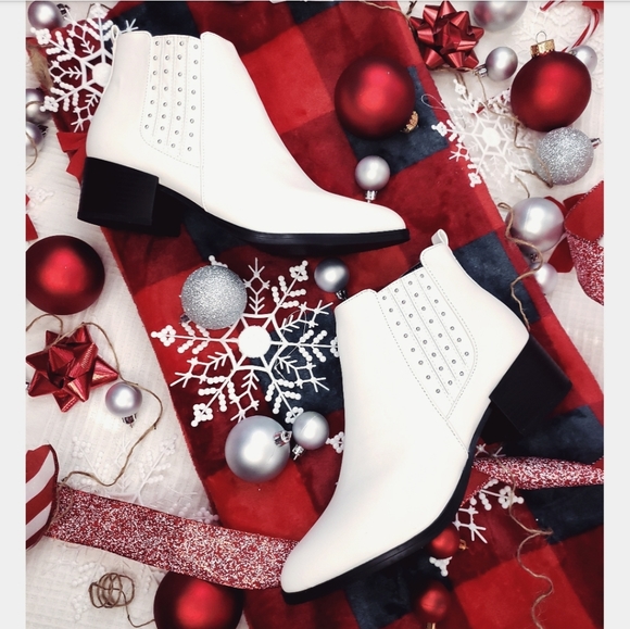 Fall collection// white studded bootie - Picture 5 of 7